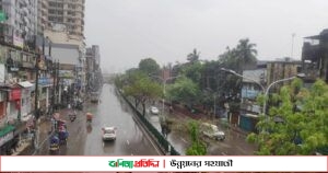 অসময়ে ঢাকায় গুঁড়ি গুঁড়ি বৃষ্টি