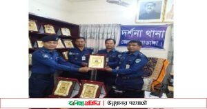 দর্শনা থানার দুই কনস্টেবলকে ভালো কাজের স্বীকৃতি স্বরূপ ক্রেস্ট প্রদান