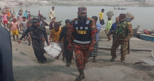 আশাশুনিতে ট্রলারডুবি: ১ মরদেহ উদ্ধার, এখনো নিখোঁজ দুই