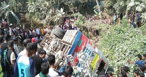 চাঁদপুরে নিয়ন্ত্রণ হারিয়ে যাত্রীবাহী বাস খাদে: ২ নারী যাত্রী নিহত