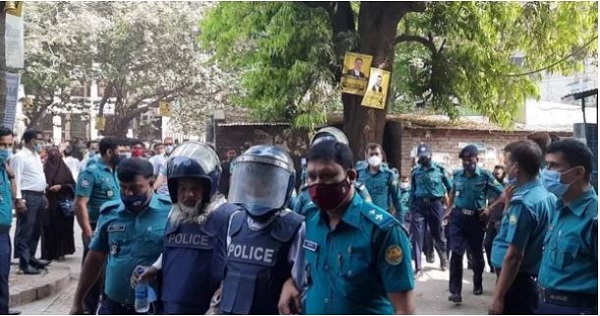 প্রধানমন্ত্রীর সমাবেশস্থলে বোমা : ১৪ জনের মৃত্যুদণ্ড