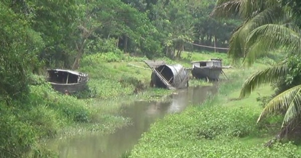 মাগুরার নবগঙ্গা নদী নাব্যতা হারিয়ে এখন মৃত