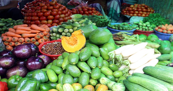 রমজানের আগেই নিত্যপণ্যের বাজার চড়া