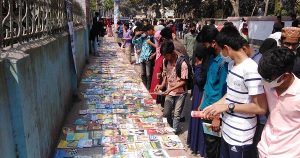 চাঁদপুরে ‘পুঁথি সরণি উৎসব’, সড়কজুড়ে বই আর বই