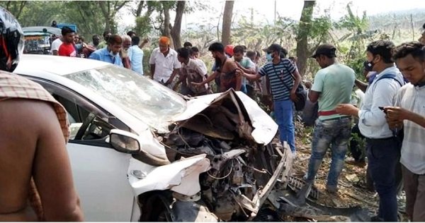 ঝিনাইদহে ইজিবাইক-প্রাইভেটকারের মুখোমুখি সংঘর্ষ, নিহত ৩