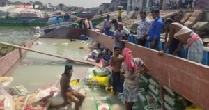 কালবৈশাখীর তাণ্ডবে চাঁদপুরে পণ্যবাহী ৫ ট্রলার ডুবি