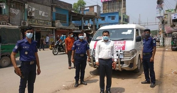 লকডাউনের প্রথম দিনে সাতক্ষীরায় লক্ষাধিক টাকা জরিমানা 