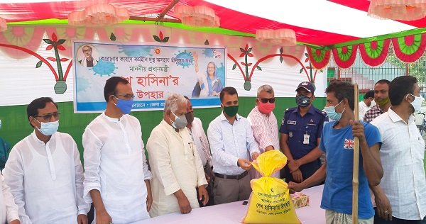 কুড়িগ্রামের ৫শতাধিক পরিবহণ শ্রমিকের মাঝে খাদ্য সামগ্রী বিতরণ