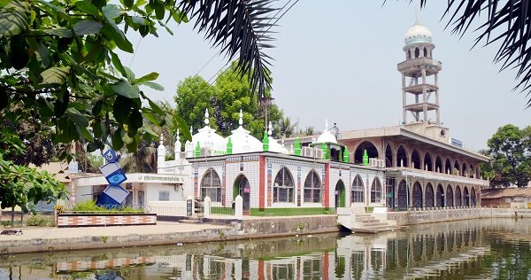 কুমিল্লায় মোগল আমলের নান্দনিক জামে মসজিদ