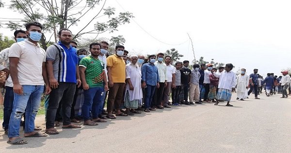 রূপগঞ্জে জমি রক্ষার দাবিতে এলাকাবাসীর মানববন্ধন