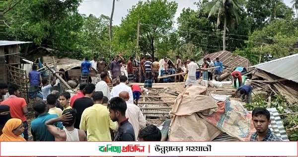 ফরিদপুরে ১ মিনিটের ঝড়ে দেড় শতাধিক ঘরবাড়ি লন্ডভন্ড