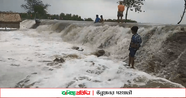 জোয়ারের পানিতেই নাকাল সাতক্ষীরা উপকূলবাসী