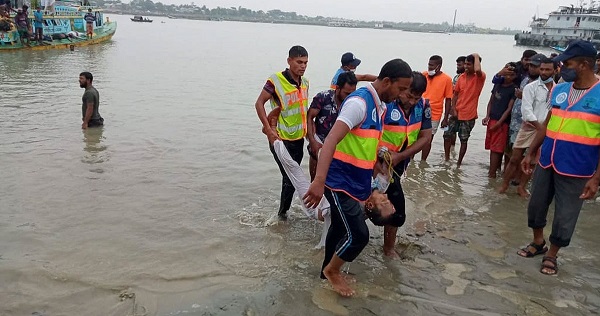 মাদারীপুরে স্পিডবোট-বাল্কহেডের সংঘর্ষ, ২৫ মরদেহ উদ্ধার