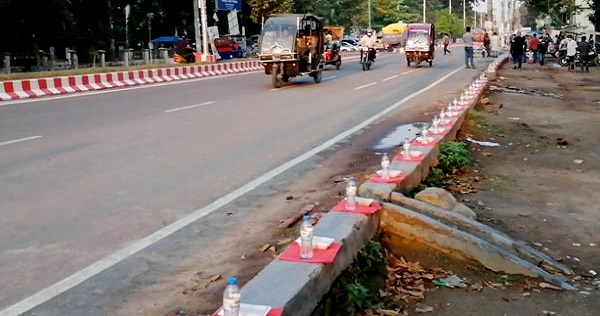 ঠাকুরগাঁওয়ে রাস্তার পাশে ইফতারি, আমন্ত্রিত সবাই