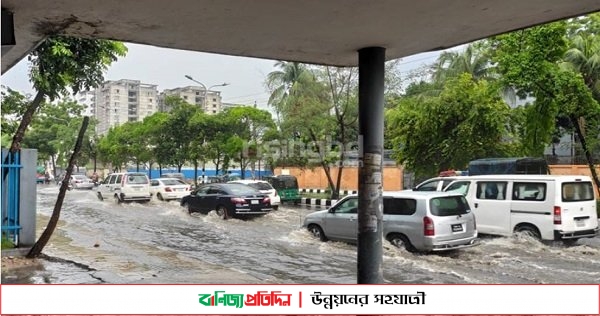 রাজধানীতে সকাল থেকেই ঝুম বৃষ্টি, পানি জমে ভোগান্তি