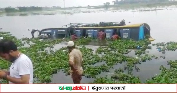 সুনামগঞ্জে যাত্রীবাহী বাস পানিতে ডুবে নিহত ১, আহত ৫