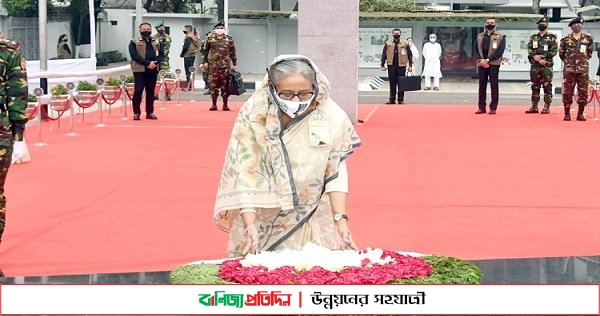 বঙ্গবন্ধুর প্রতিকৃতিতে প্রধানমন্ত্রীর শ্রদ্ধা