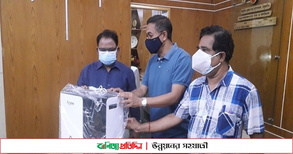 ঠাকুরগাঁও সদর হাসপাতালে অক্সিজেন কনসেন্ট্রেশন মেশিন দিলেন মির্জা ফখরুল