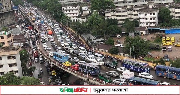 উড়াল সড়কেও স্থির হয়ে আছে যানবাহন