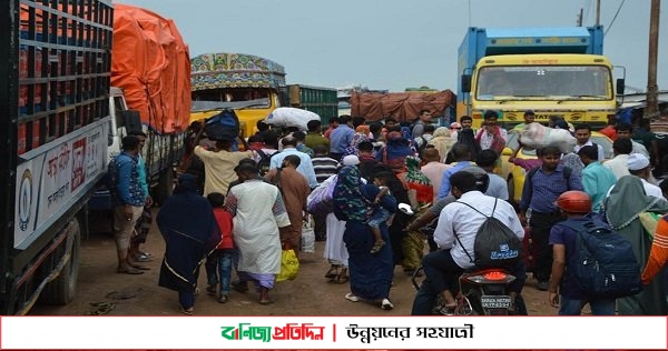 শিমুলিয়া ঘাটে ঘরমুখো মানুষের ভিড়