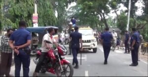 সাতক্ষীরায় লকডাউনের দ্বিতীয় দিনে অনেকটা ঢিলেঢালা ভাব