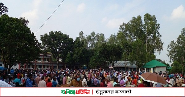 তেঁতুলিয়ায় কুরবানির জমজমাট গরুর হাটে উপেক্ষিত স্বাস্থ্যবিধি