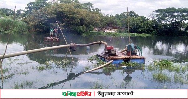 আড়াইহাজারে অবৈধভাবে বালু উত্তোলন