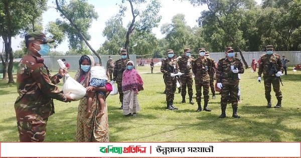 কুড়িগ্রামে সেনাবাহিনীর খাদ্য সামগ্রি বিতরণ