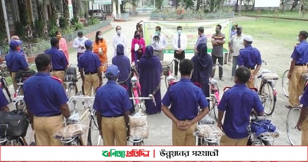 কুড়িগ্রামে গ্রাম পুলিশকে পোষাক ও সাইকেল বিতরণ