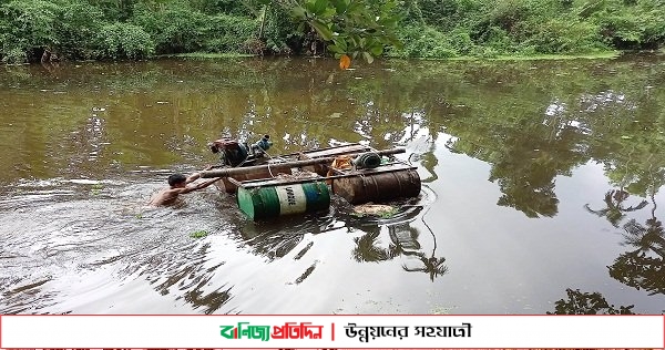 অবৈধভাবে বালু উত্তোলন করায় ২ ড্রেজার জব্দ