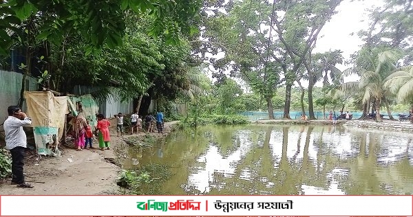 লক্ষ্মীপুরে পানির নিচে সাড়ে ৩ লাখ টাকার প্রকল্প