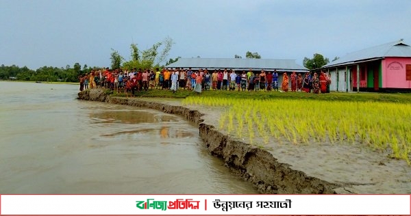 কুড়িগ্রামে বন্যা পরিস্থিতি অবনতি, পানিবন্দী ৭০ হাজার মানুষ