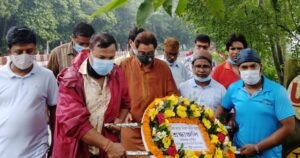 মানিকগঞ্জে তারেক মাসুদ-মিশুক মুনীর স্মৃতিফলকে পুষ্পস্তবক অর্পণ