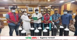 চাঁপাইনবাবগঞ্জে রেডক্রিসেন্ট সোসাইটিকে ১০টি অক্সিজেন সিলিন্ডার প্রদান