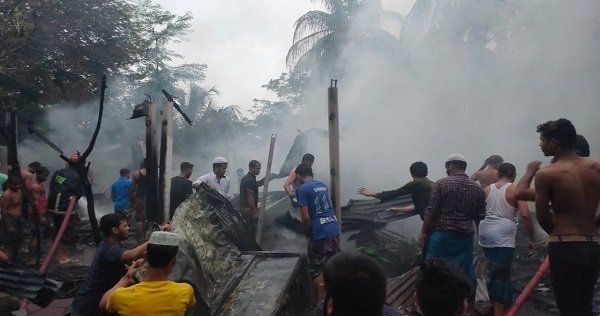 নোয়াখালীর কোম্পানীগঞ্জে আগুনে ৮টি ঘর পুড়ে ছাই