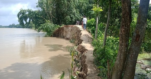 নদী গর্ভে বিলীন হতে পারে বাড়িঘর ফসলের ক্ষেত