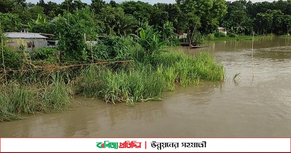 ফরিদপুরে  ২৫ সে.মি. উপর দিয়ে প্রবাহিত হচ্ছে পদ্মার পানি 