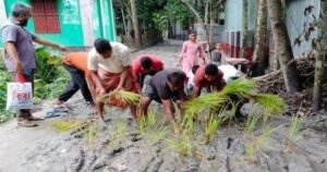 উলিপুরে রাস্তা সংস্কারের দাবিতে ব্যতিক্রমী প্রতিবাদ