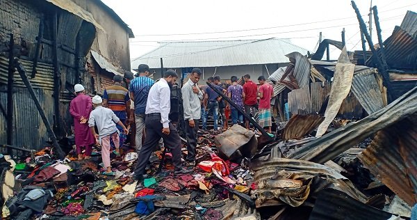 কোটালীপাড়ায় আগুনে পুড়ল ৮টি দোকান, ক্ষতি ৪ কোটি টাকা