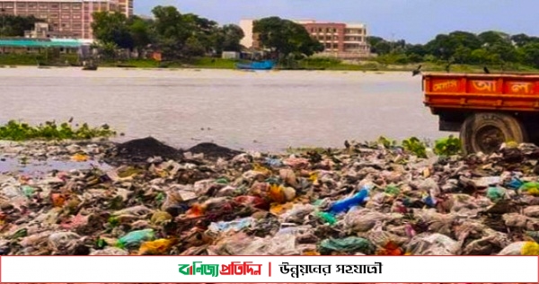 শীতলক্ষ্যায় ফেলা হচ্ছে হাসপাতাল বর্জ্য, হুমকির মুখে জনস্বাস্থ্য