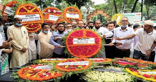 ফুলেল শ্রদ্ধায় লুৎফুর রহমানকে শেষ বিদায়