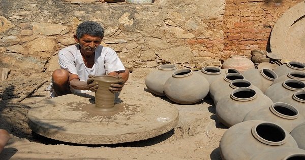 আমাদের জন্য সরকারের ঋণের ব্যবস্থা করা উচিত