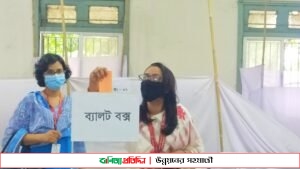 উৎসবমুখর পরিবেশে চলছে ঢাকা কলেজ শিক্ষক পরিষদ নির্বাচন