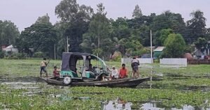 যেখানে নৌকাই একমাত্র ভরসা