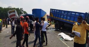 টাঙ্গাইলে বাস,ট্রাক ও পিকআপের ত্রিমুখী সংঘর্ষে নিহত ৩