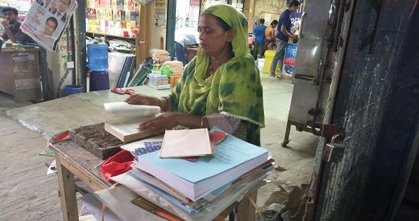 কুমিল্লায় বাণিজ্যিকভাবে বই বাঁধাইর প্রবর্তক সাজেদা