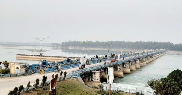 খুলে দেওয়া হয়েছে তিস্তা ব্যারেজের ৪৪ গেট