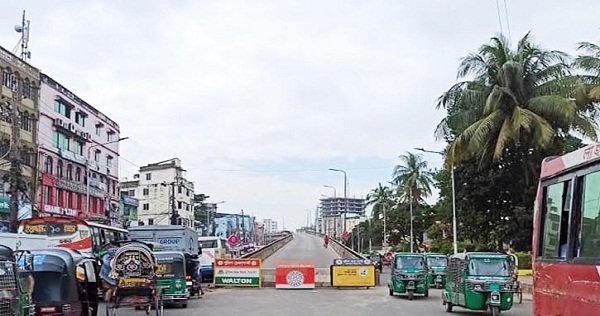 চট্টগ্রামে ফ্লাইওভারের পিলারে ফাটল, যান চলাচল বন্ধ