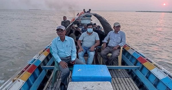 যমুনায় ইলিশ ধরার দায়ে ১২ জেলের কারাদন্ড