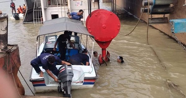 পাটুরিয়ায় ফেরিডুবি: দ্বিতীয় দিনেও উদ্ধার অভিযান অব্যাহত